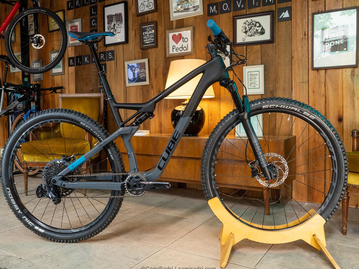 [ELIMINADO] Soporte Pie Exhibidor De Madera Guatambú Para Bicicletas
