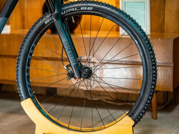 Soporte Pie Exhibidor De Madera Guatambú Para Bicicletas