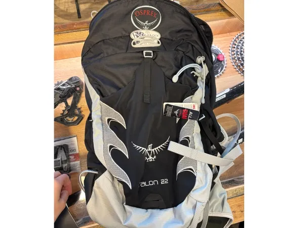 Mochila Tecnica Trekking Osprey Talon 22 Talle M-l Con Detalles