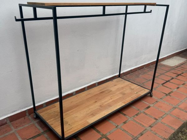 Perchero Exhibidor Para Local Con Estante De Madera 186x64x145