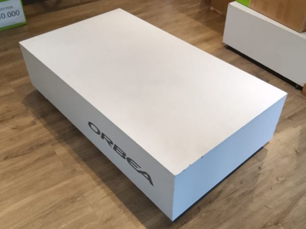 Tarima De Madera Para Exhibición De Productos Orbea 130x75x35 (hay 4 Unidades)