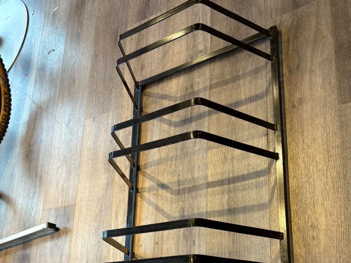 Bicicletero De Piso Para 4 Bicicletas Rack Organizador Metálico 100x51