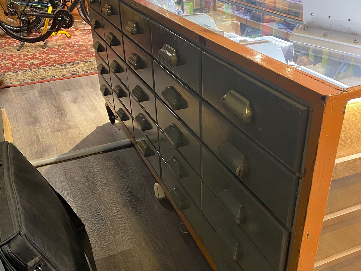Mueble Merceria Mostrador Exhibidor De Vidrio Con Estantes Y Cajones 200x60x90