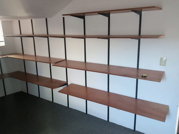 Estanteria De Pared Sistema Cremallera Con Estantes Madera 190x40x300