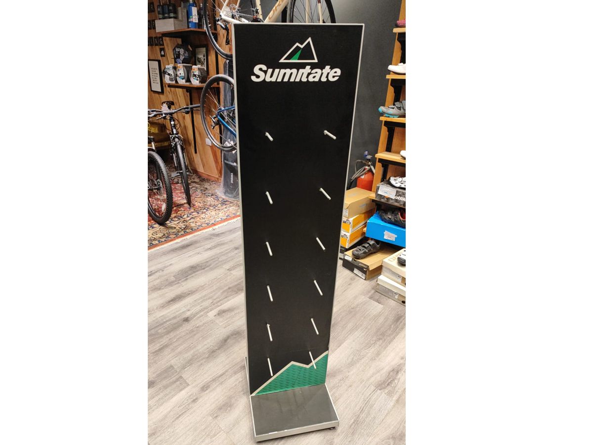 Exhibidor Vertical De Pie Metalico Para Local 150x35cm
