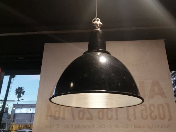 Lámpara Galponera Colgante Tipo Industrial Negra 45cm Diámetro Y 45cm De Alto