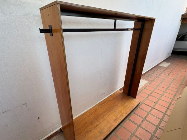 Mueble Perchero Para Local De Madera 1.76x60x1.70