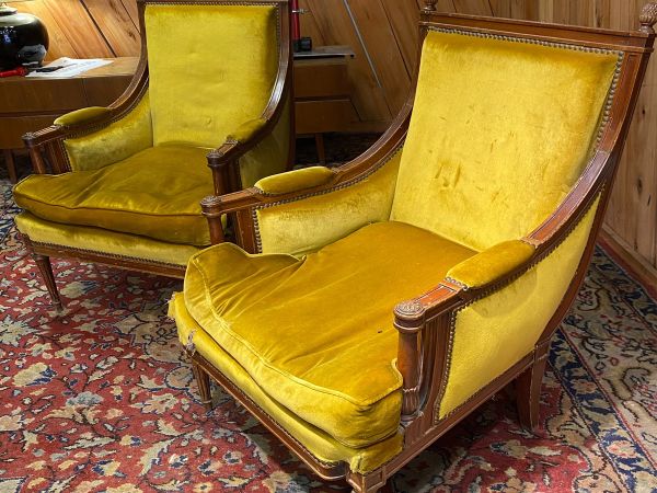 Sillones Vintage De Madera Tapizados En Pana 60x100x70 X2 Unidades