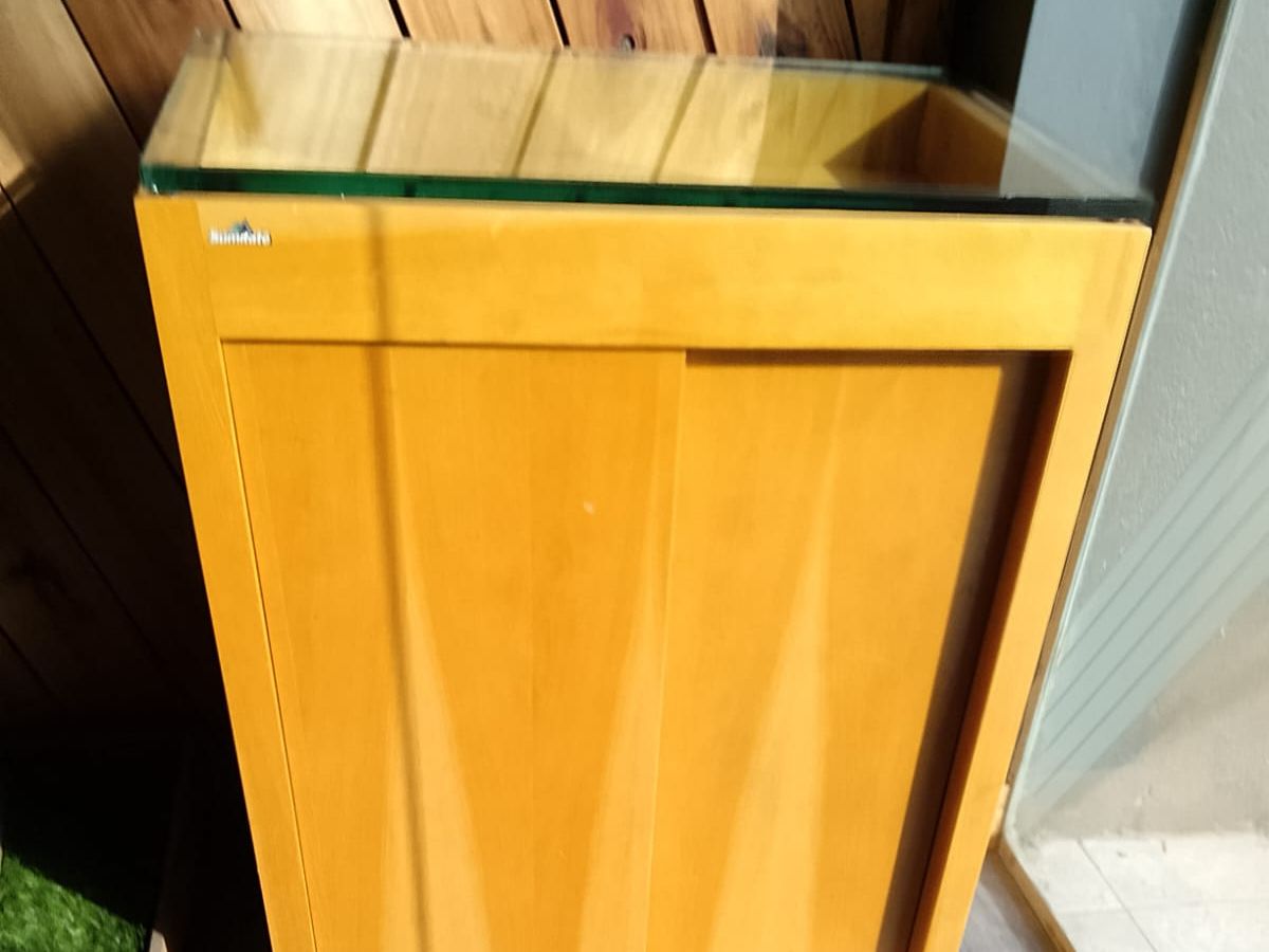 Mueble Mostrador Exhibidor De Madera Con Tapa De Vidrio 48x77x100