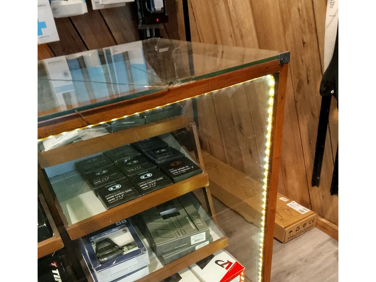 Mueble Merceria Mostrador Exhibidor De Vidrio Con Estantes Y Cajones 200x50x90