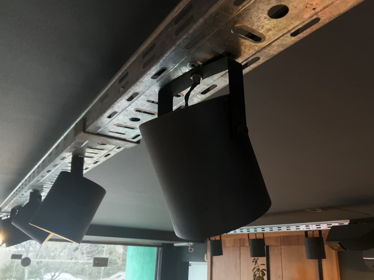 Riel Bandeja De Luces Exhibidoras Led 3mts X 12cm
