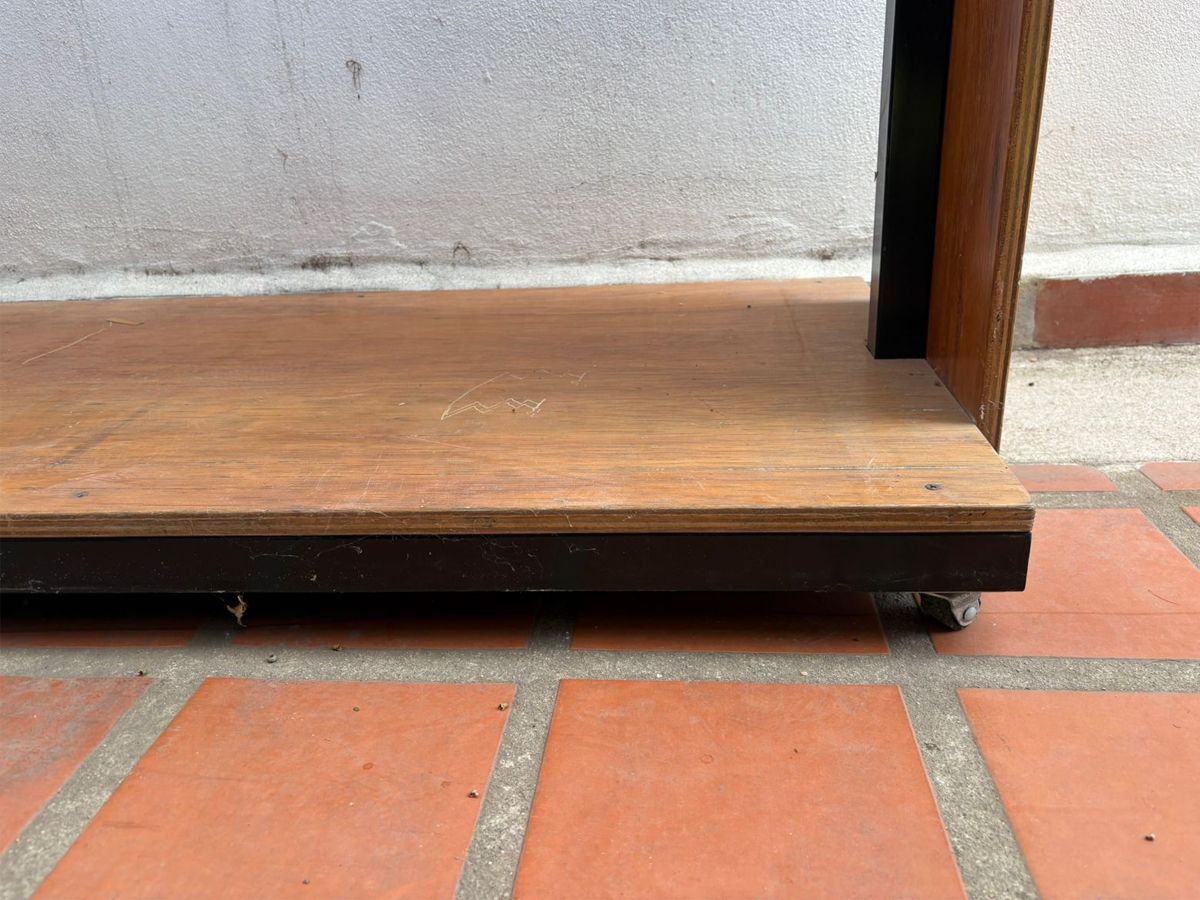 Mueble Perchero Para Local De Madera 1.76x60x1.70