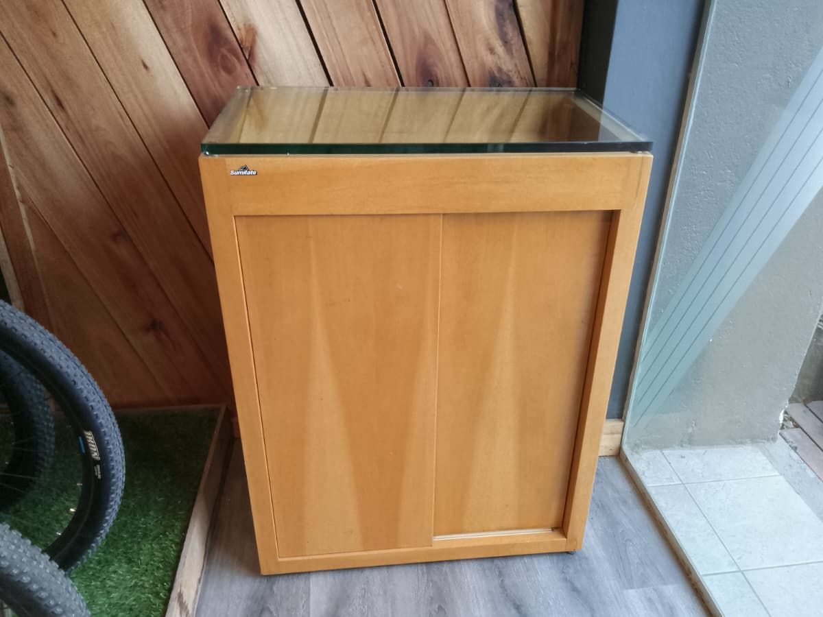 Mueble Mostrador Exhibidor De Madera Con Tapa De Vidrio 48x77x100